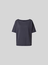 T-Shirt mit U-Boot-Ausschnitt von Juvia Blau - 19