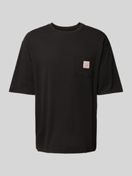Oversized T-Shirt mit Brusttasche von Levi's® Schwarz - 6