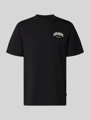 T-Shirt mit Label-Print Modell 'Brady whop' von Les Deux - 7
