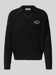 Sweter z dzianiny z wyhaftowanym logo od REVIEW - 27