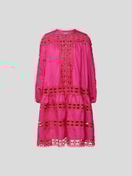 Knielanges Kleid mit Lochstickmuster von Devotion Pink - 8