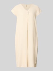 Knielanges Leinenkleid mit V-Ausschnitt Modell 'Ina' von Soyaconcept Beige - 8
