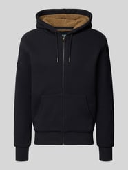 Bluza dresowa w kroju regular fit z dzieloną kieszenią kangurką model 'Borg' od Superdry - 15