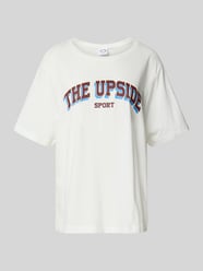 T-shirt z nadrukiem z logo i okrągłym dekoltem od The Upside - 34