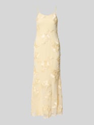 Eng anliegendes Abendkleid mit florale Details Modell 'QUINN' von VERO MODA - 16