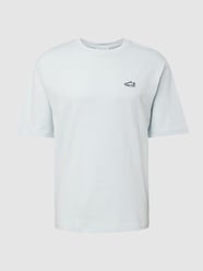 T-shirt z czystej bawełny z wyhaftowanym motywem od REVIEW Niebieski - 36