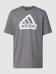 T-Shirt mit Label-Print von ADIDAS SPORTSWEAR Grau - 15