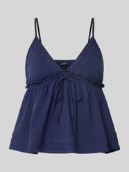 Top na ramiączkach z dekoltem w serek od Gina Tricot - 23