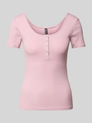 Slim Fit T-Shirt aus Baumwoll-Mix mit kurzer Druckknopfleiste Modell 'KITTE' von Pieces Pink - 13