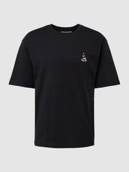 T-shirt z czystej bawełny z wyhaftowanym motywem od REVIEW Czarny - 26