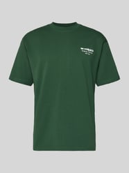 T-shirt z nadrukiem z logo Model „Baine” od WOODBIRD - 14
