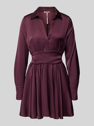 Mini-jurk met V-hals, model 'CONCETTA FLARE DRESS' van Guess Bordeaux - 5