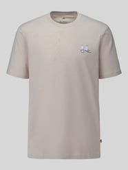Regular Fit T-Shirt mit kleinem Socken-Print von adidas Sportswear Beige - 11