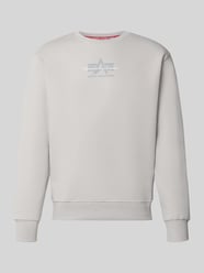 Regular Fit Sweatshirt aus Baumwoll-Mix mit Label-Detail von Alpha Industries - 22