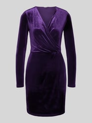 Knielange jurk met V-hals, model 'MADENA van mbyM - 4