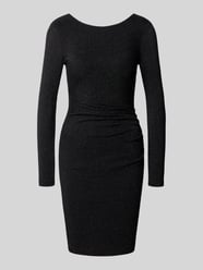 Figurbetontes Cocktailkleid mit schimmernder Optik von Jake*s Cocktail - 26