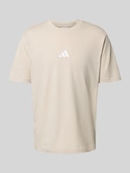 T-shirt z wyhaftowanym logo i okrągłym dekoltem od adidas Sportswear - 37