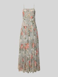Abendkleid mit Smok-Details von Lace & Beads - 19