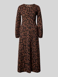 Midikleid mit V-Ausschnitt von zero - 37