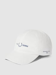 Czapka z daszkiem z wyhaftowanymi logo od Fred Perry Biały - 43