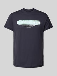 T-Shirt mit Label-Print von Guess Blau - 24