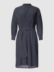 Sukienka midi PLUS SIZE ze wzorem na całej powierzchni od Tommy Hilfiger Curve Niebieski - 32