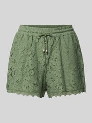 Szorty dresowe o kroju regular fit z koronki model 'HONEY' od VERO MODA - 32