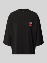 T-shirt o kroju krótkim z nadrukiem z napisem model 'Vacation' od Karo Kauer - 3