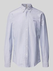 Koszula biznesowa o kroju regular fit z kołnierzykiem typu button down model ‘Roan’ od BOSS - 30