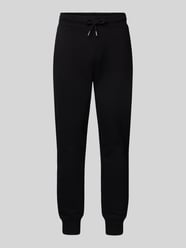 Regular Fit Sweatpants mit Eingrifftaschen von Christian Berg Men Schwarz - 21