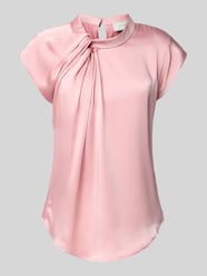 Blouseshirt van satijn met knoopdetail, model 'Fleur Drapy' van Neo Noir Fuchsia - 7