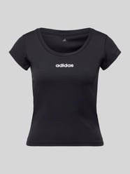 T-shirt o krótkim kroju z nadrukiem z logo od adidas Sportswear - 6
