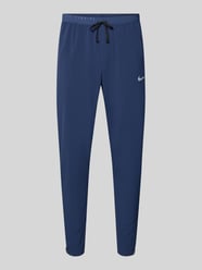 Slim Fit Trainingshose mit Dri-FIT-Technologie Modell 'Stride' von Nike Training - 4
