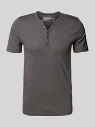 T-Shirt mit kurzer Knopfleiste von MCNEAL - 28
