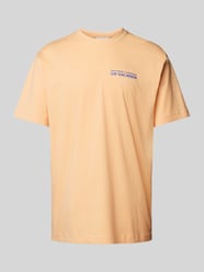 T-Shirt mit Label-Print und Rundhalsausschnitt von On Vacation Orange - 37