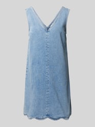Jeanskleid mit V-Ausschnitt Modell 'CALLOP' von YAS Blau - 45