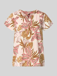 t-shirt o kroju relaxed fit z kwiatowym nadrukiem na całej powierzchni od Soyaconcept Fuksjowy - 9