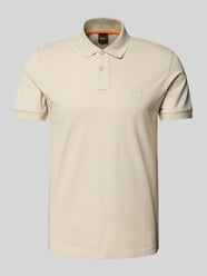 Slim Fit Poloshirt mit Label-Badge Modell 'Passenger' von BOSS Orange Beige - 1