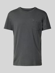 Regular Fit T-Shirt aus Baumwolle mit Brusttasche von Tommy Jeans - 33