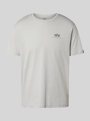 T-Shirt mit Label-Print und Rundhalsausschnitt von Alpha Industries - 21