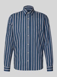 Regular Fit Freizeithemd mit Kentkragen von bugatti - 41