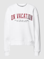 Sweatshirt mit Label-Stitching Modell 'College' von On Vacation Weiß - 29