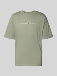 Regular Fit T-Shirt mit Label-Schriftzug aus reiner Baumwolle von Tommy Hilfiger - 27