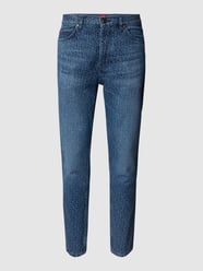 Jeans mit Label-Patch Modell 'Hugo' von HUGO Blau - 1