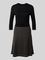 Knielanges Kleid mit Rundhalsausschnitt von Christian Berg Woman Selection Schwarz - 1