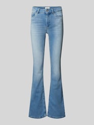Jeansy o rozkloszowanym kroju z naszywką z logo model ‘BLUSH’ od ONLY - 26