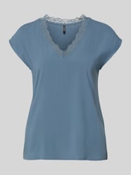 T-shirt o kroju regular fit z kołnierzem z koronki model 'BELLA' od VERO MODA - 5