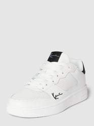 Sneakersy z detalami z logo model ‘Classic’ od KARL KANI Biały - 17