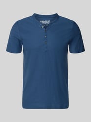 t-shirt z dekoltem w serek i listwą guzikową od MCNEAL - 41