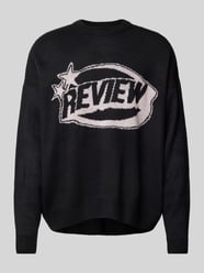 Sweter z dzianiny z nadrukiem z logo od REVIEW - 9